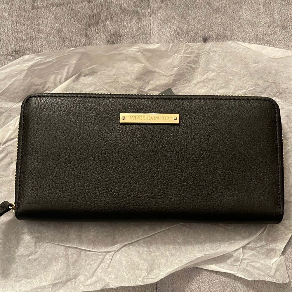Vince Camuto Zip Wallet - New!